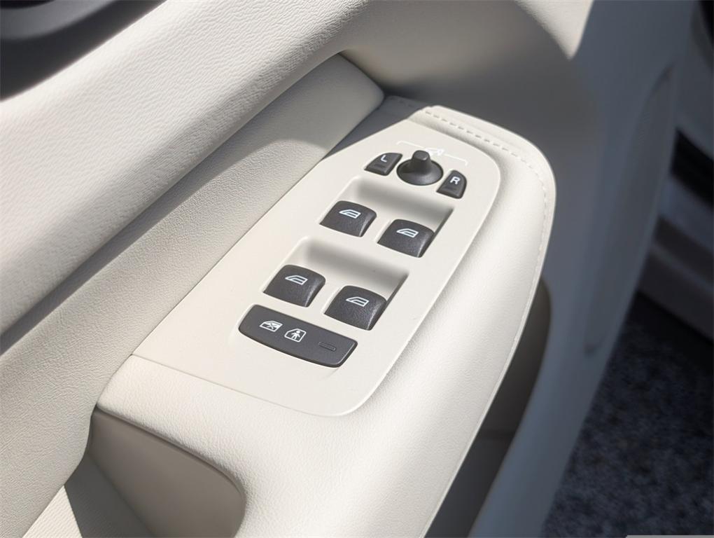 new 2026 Volvo XC60 Plug-In Hybrid car