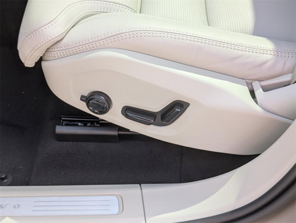 new 2026 Volvo XC60 Plug-In Hybrid car