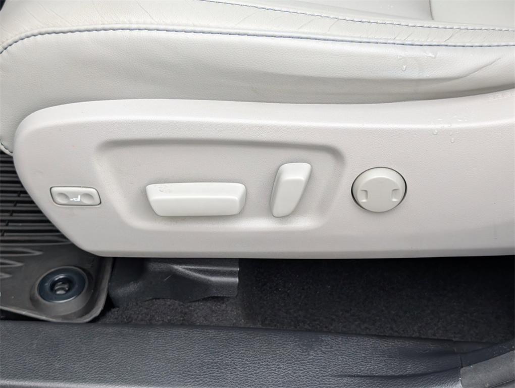 used 2018 Toyota Highlander car, priced at $24,988