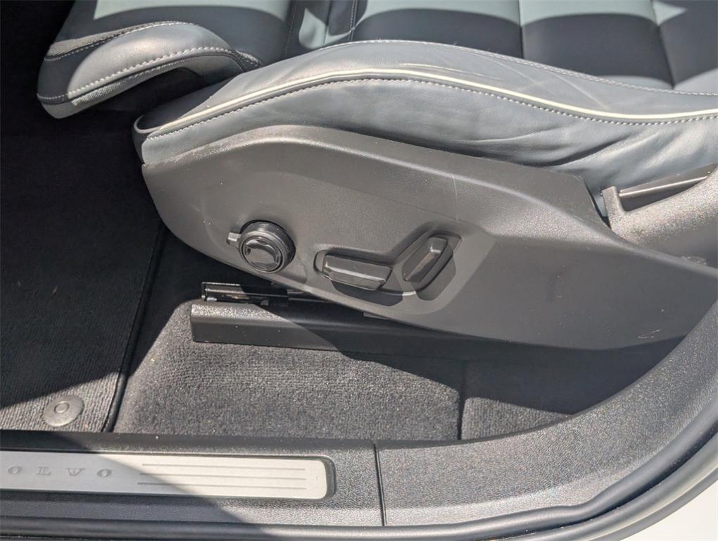 used 2022 Volvo XC60 car, priced at $33,970