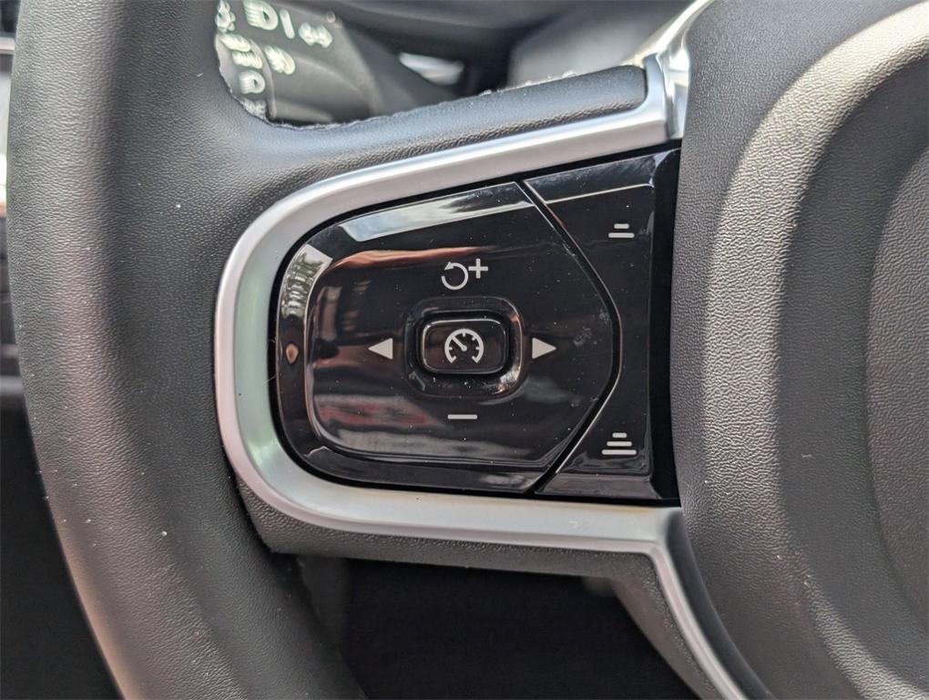 used 2022 Volvo XC60 car, priced at $33,970