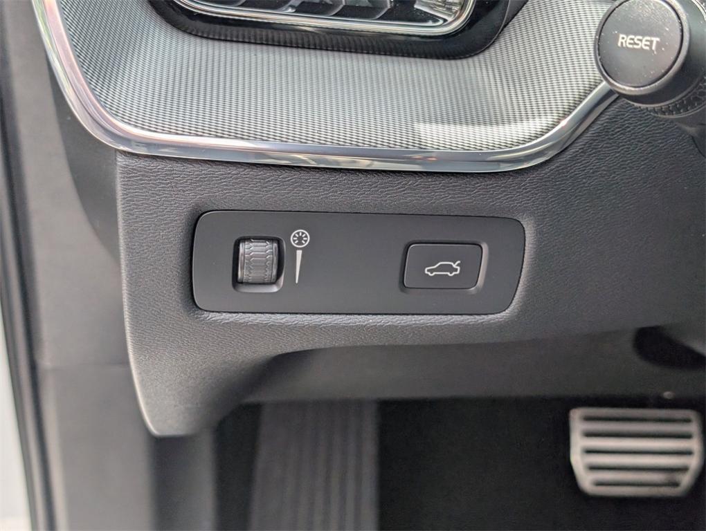 used 2022 Volvo XC60 car, priced at $33,970