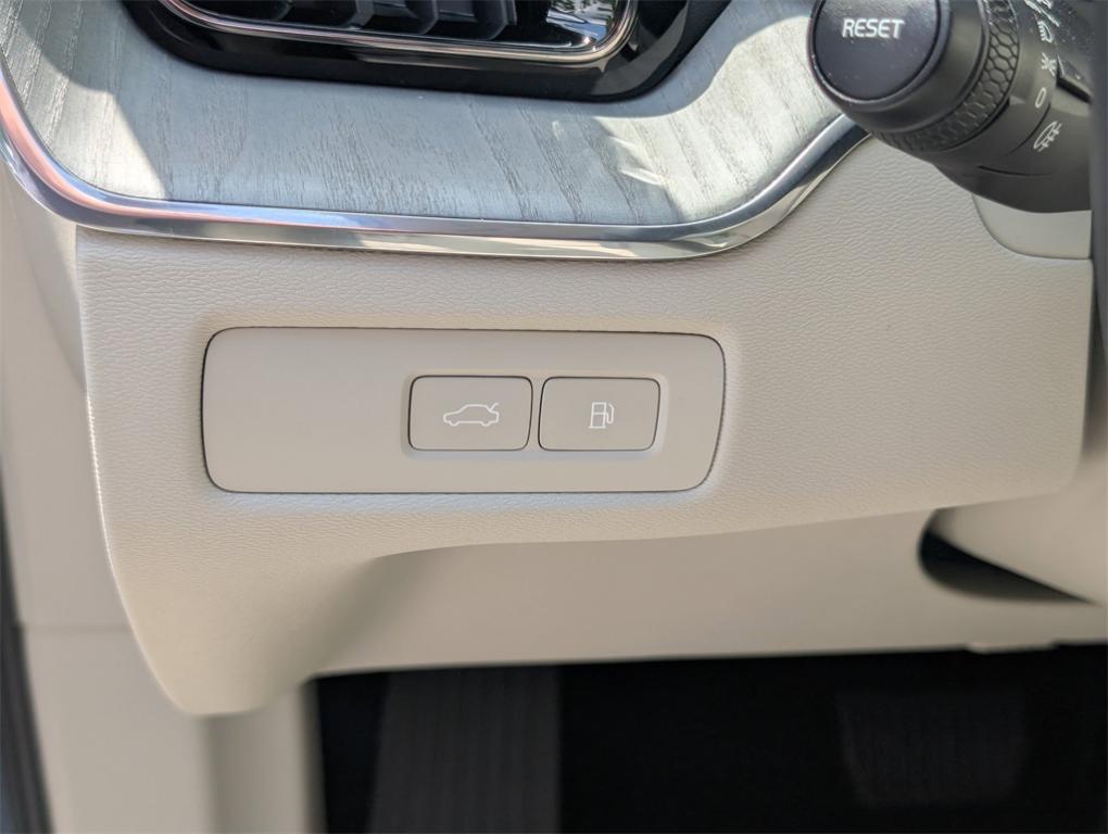 new 2025 Volvo XC60 Plug-In Hybrid car, priced at $65,445