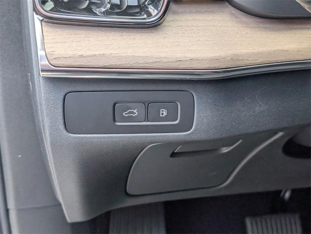 new 2025 Volvo XC90 Plug-In Hybrid car, priced at $76,895