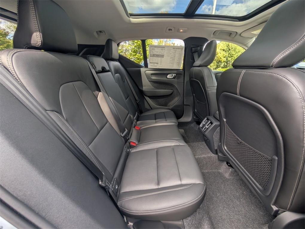 new 2026 Volvo XC40 car