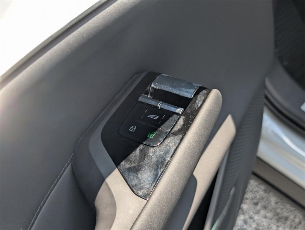 new 2025 Volvo EX90 car, priced at $86,840