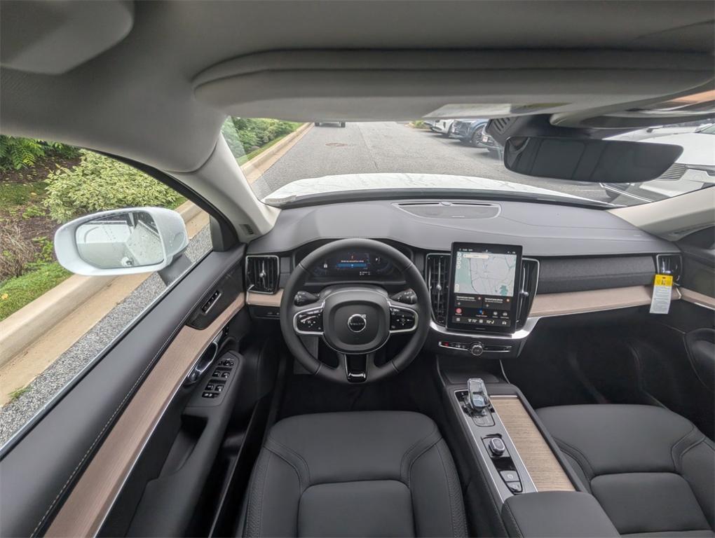 new 2025 Volvo XC90 Plug-In Hybrid car, priced at $72,805