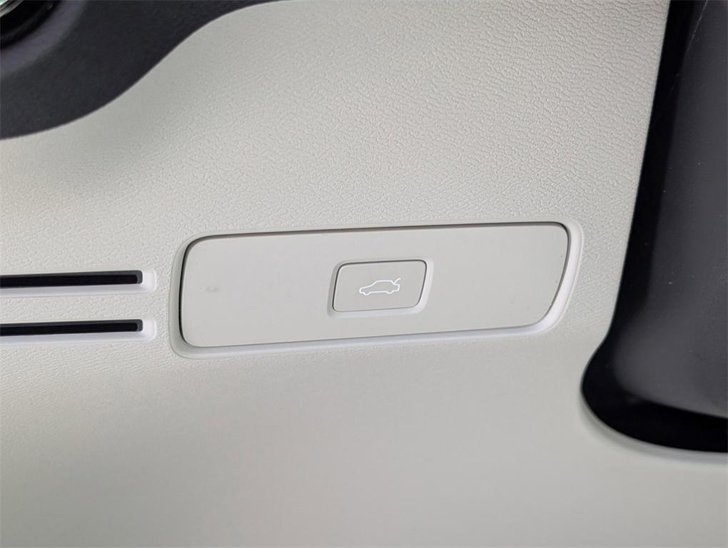 new 2025 Volvo XC40 car, priced at $50,145