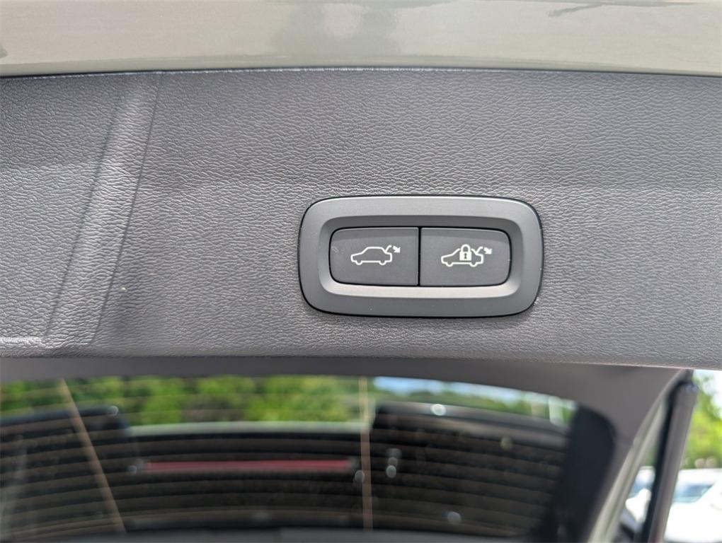 new 2025 Volvo EX40 car, priced at $58,045