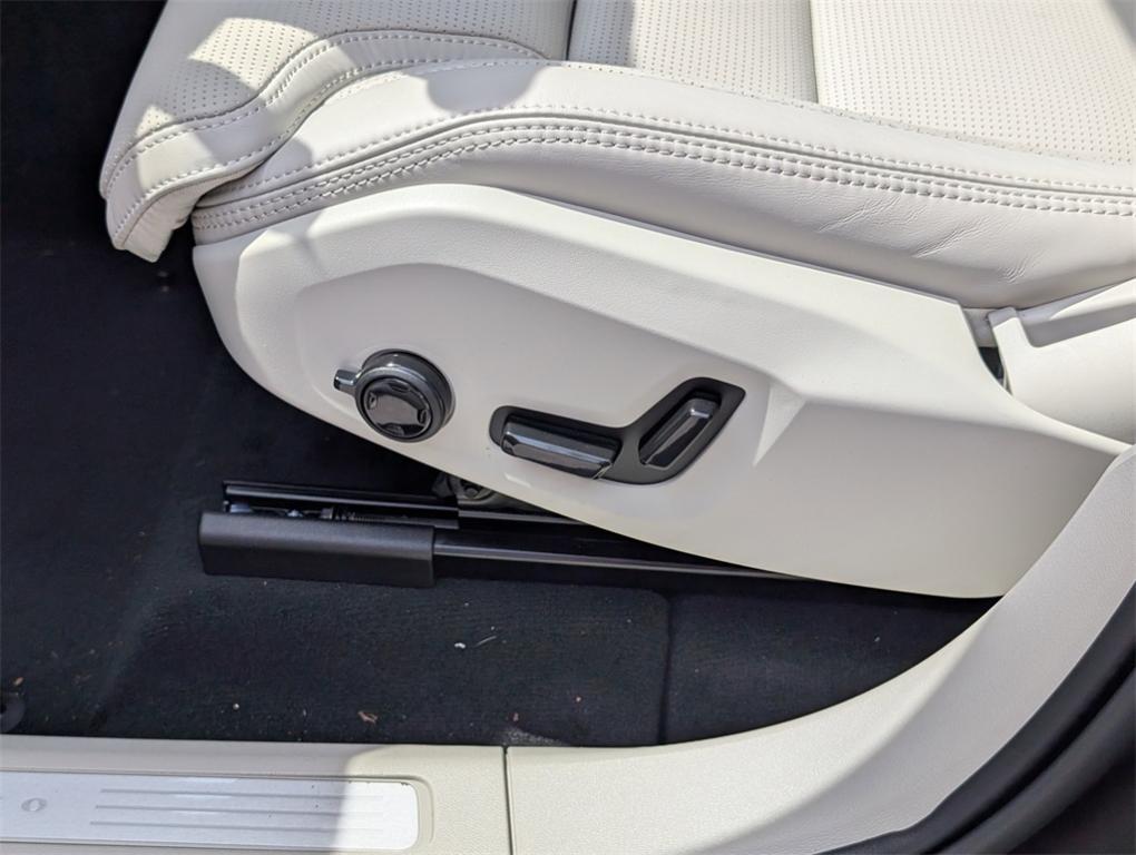 new 2025 Volvo XC60 car, priced at $60,460