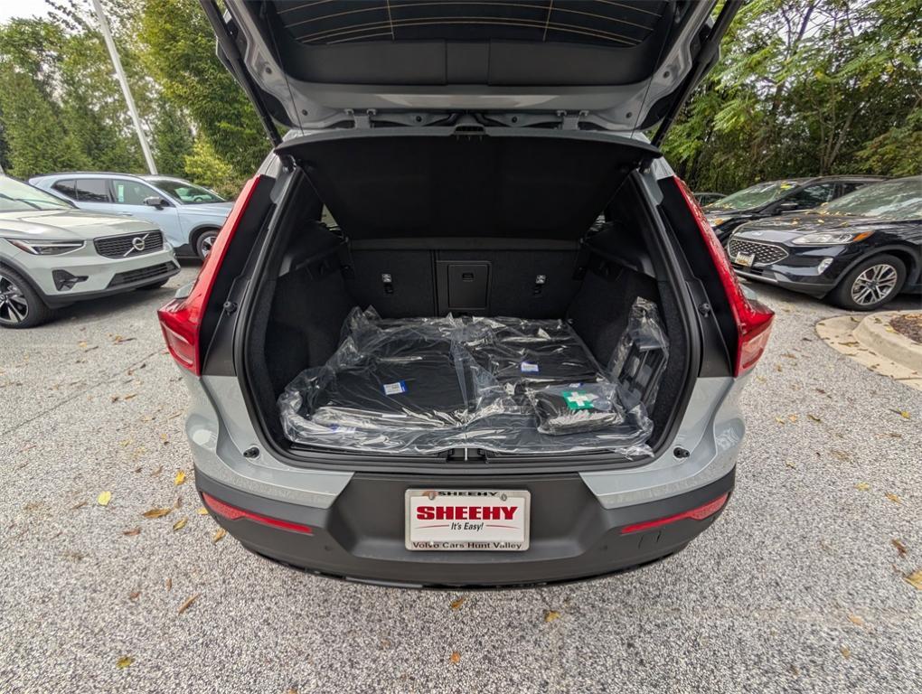 new 2026 Volvo XC40 car