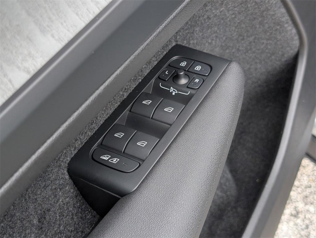 new 2026 Volvo XC40 car