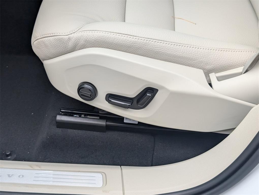 new 2025 Volvo XC60 Plug-In Hybrid car, priced at $66,260
