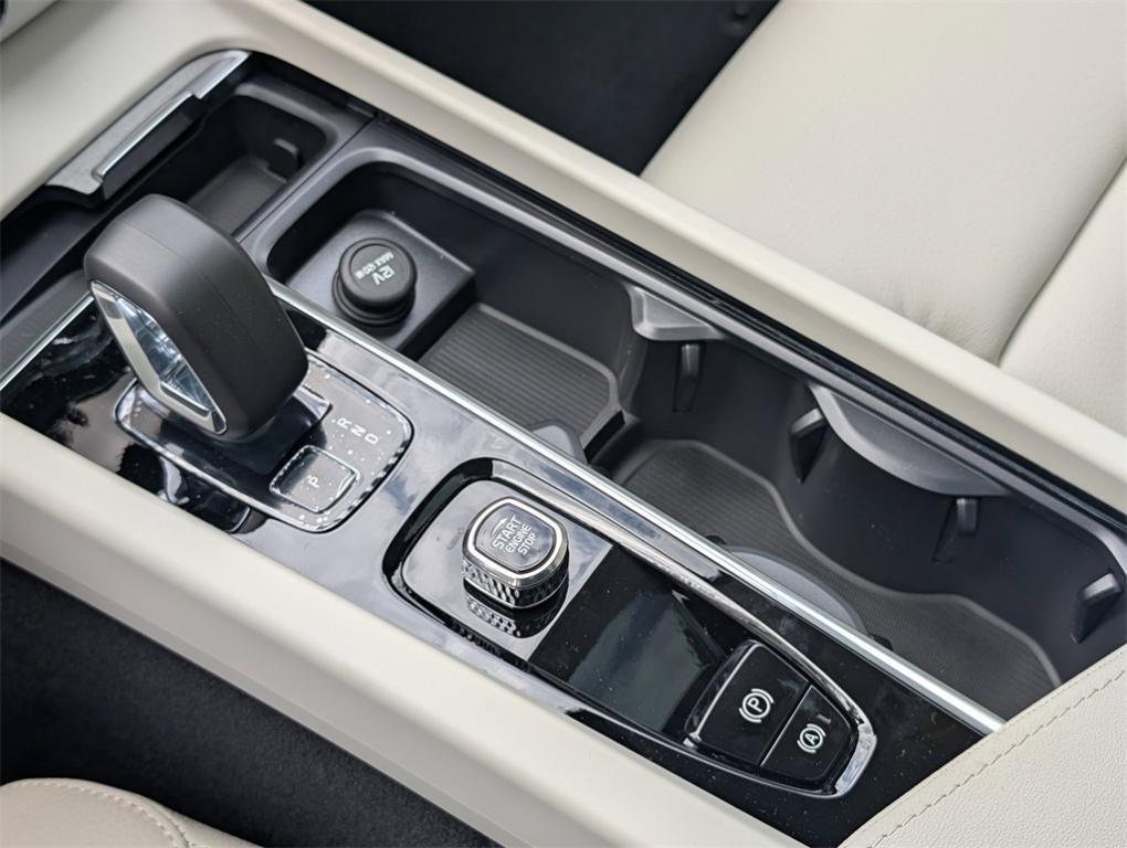new 2025 Volvo XC60 Plug-In Hybrid car, priced at $66,260