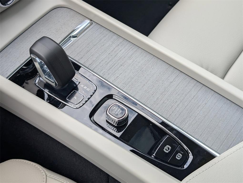 new 2025 Volvo XC60 Plug-In Hybrid car, priced at $66,260