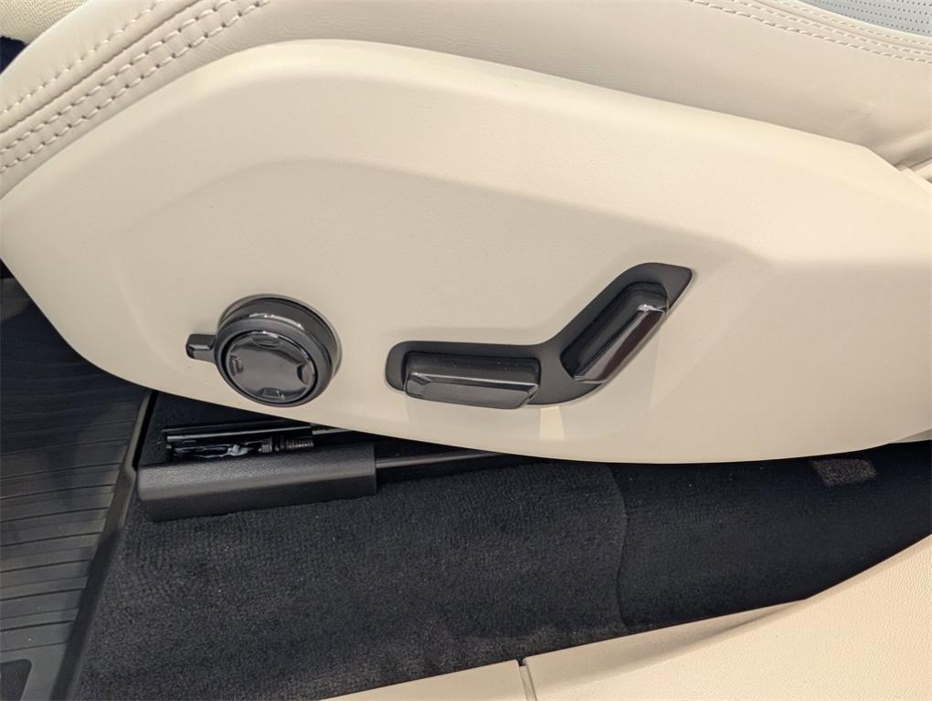 new 2026 Volvo XC90 Plug-In Hybrid car