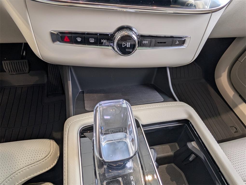 new 2026 Volvo XC90 Plug-In Hybrid car