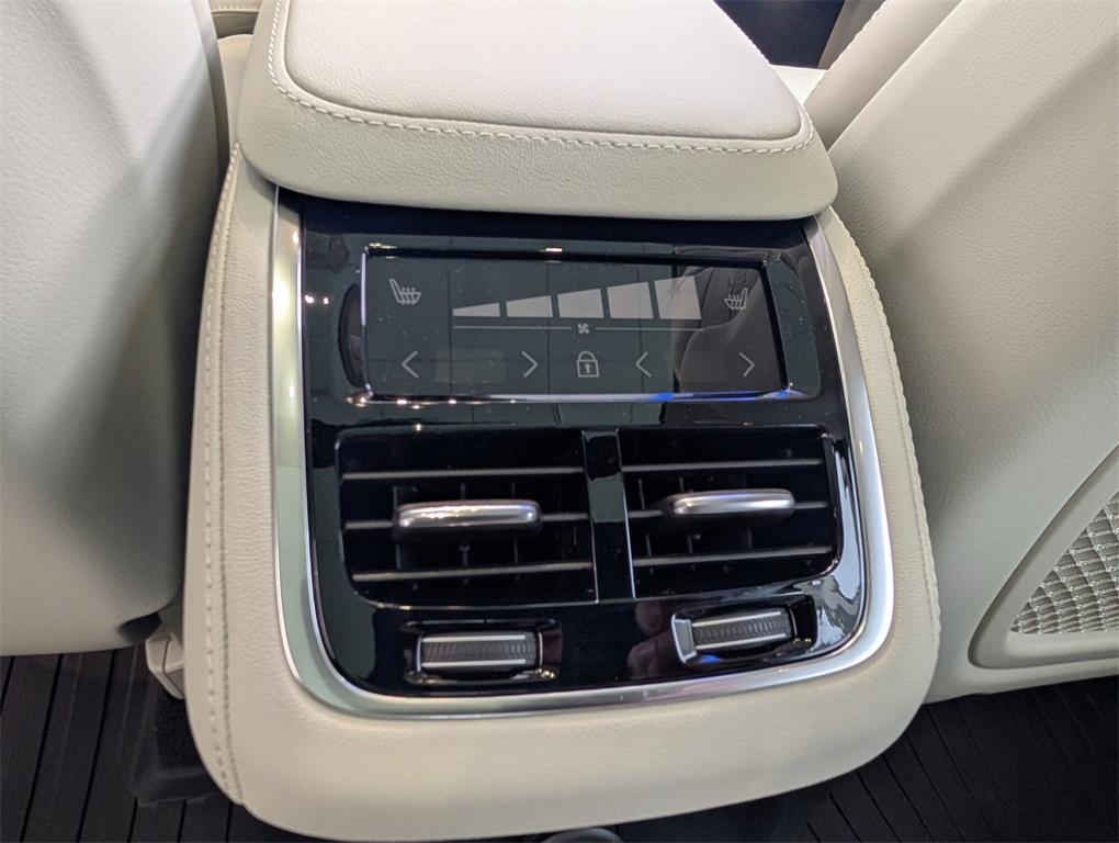 new 2026 Volvo XC90 Plug-In Hybrid car