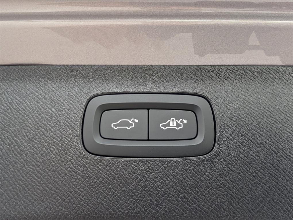 new 2026 Volvo XC90 Plug-In Hybrid car