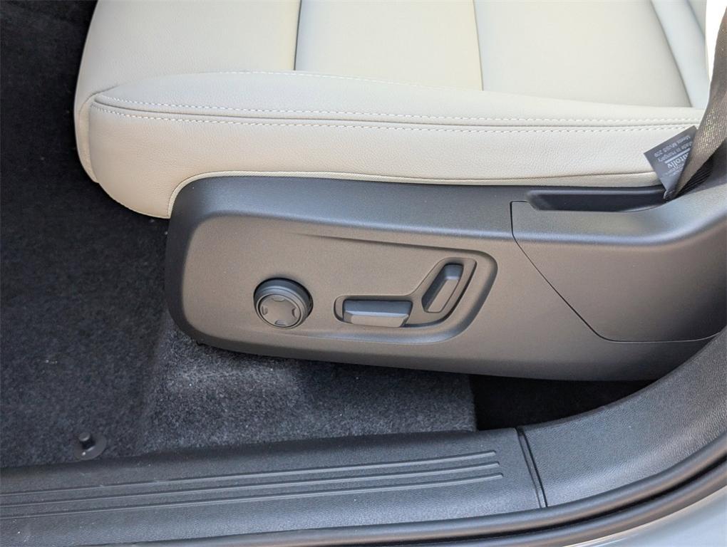 new 2026 Volvo XC40 car