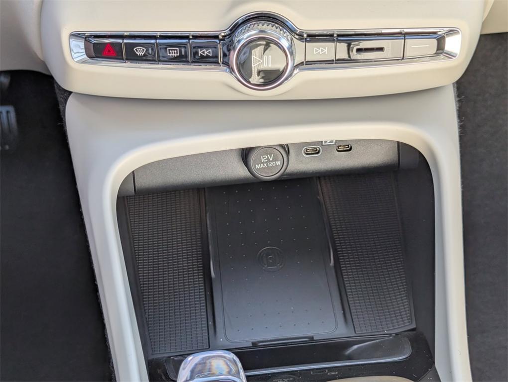 new 2026 Volvo XC40 car