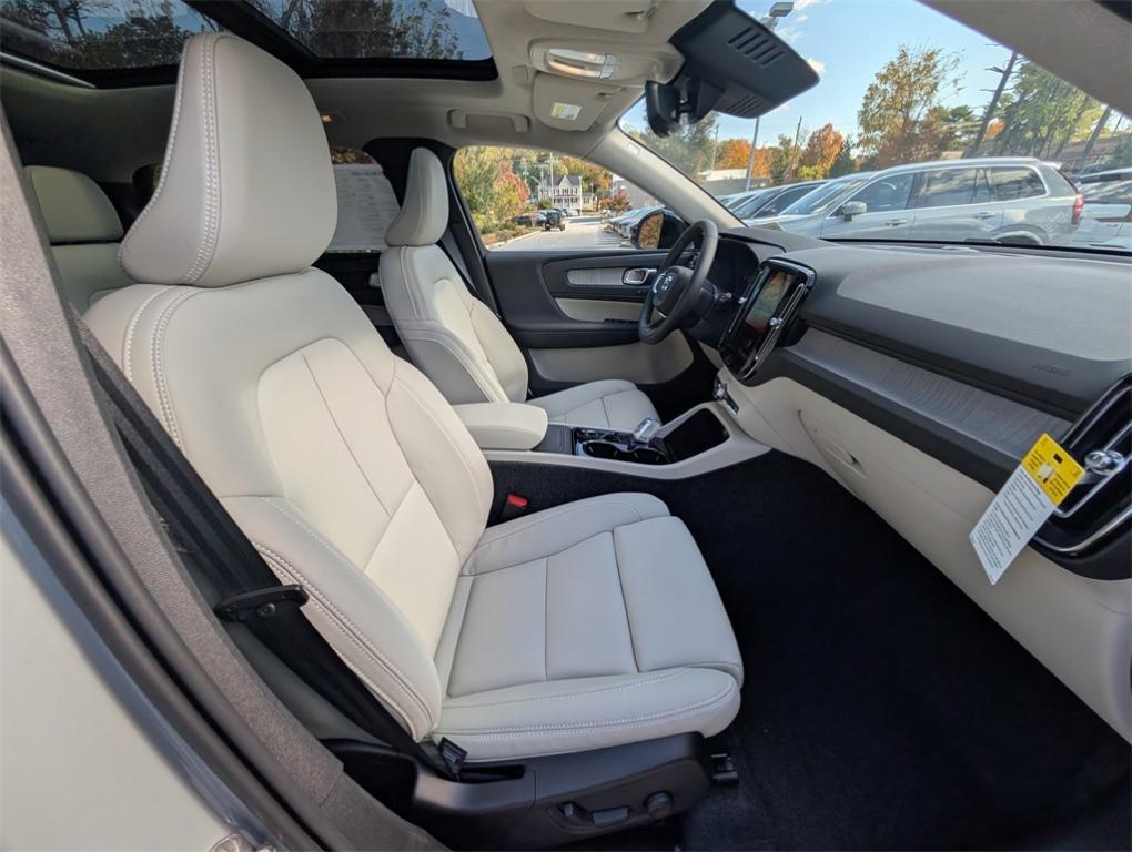 new 2026 Volvo XC40 car