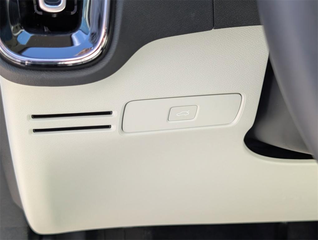 new 2026 Volvo XC40 car