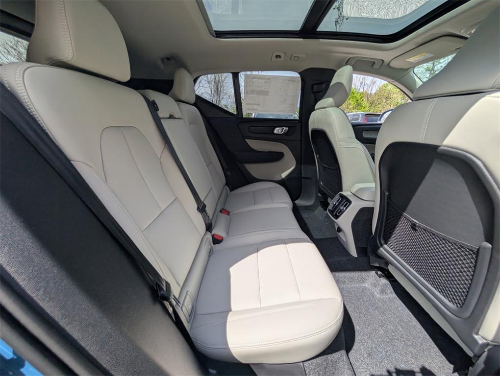 new 2025 Volvo XC40 car, priced at $51,015