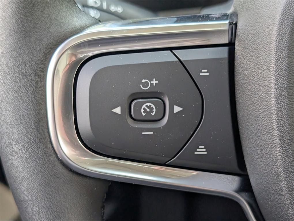 new 2025 Volvo XC40 car, priced at $51,015