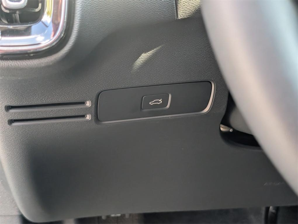 new 2026 Volvo XC40 car