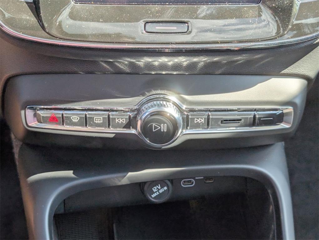 new 2026 Volvo XC40 car