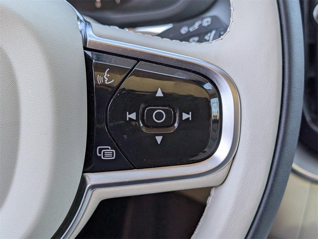new 2025 Volvo XC60 car, priced at $47,395