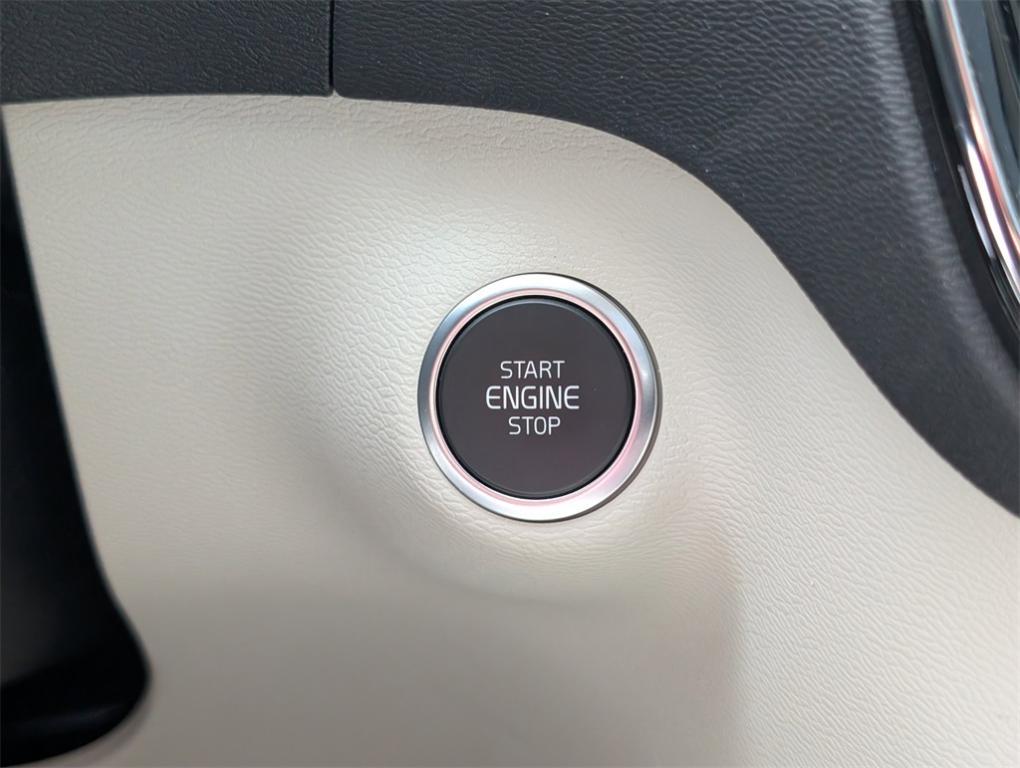 new 2025 Volvo XC40 car, priced at $49,115