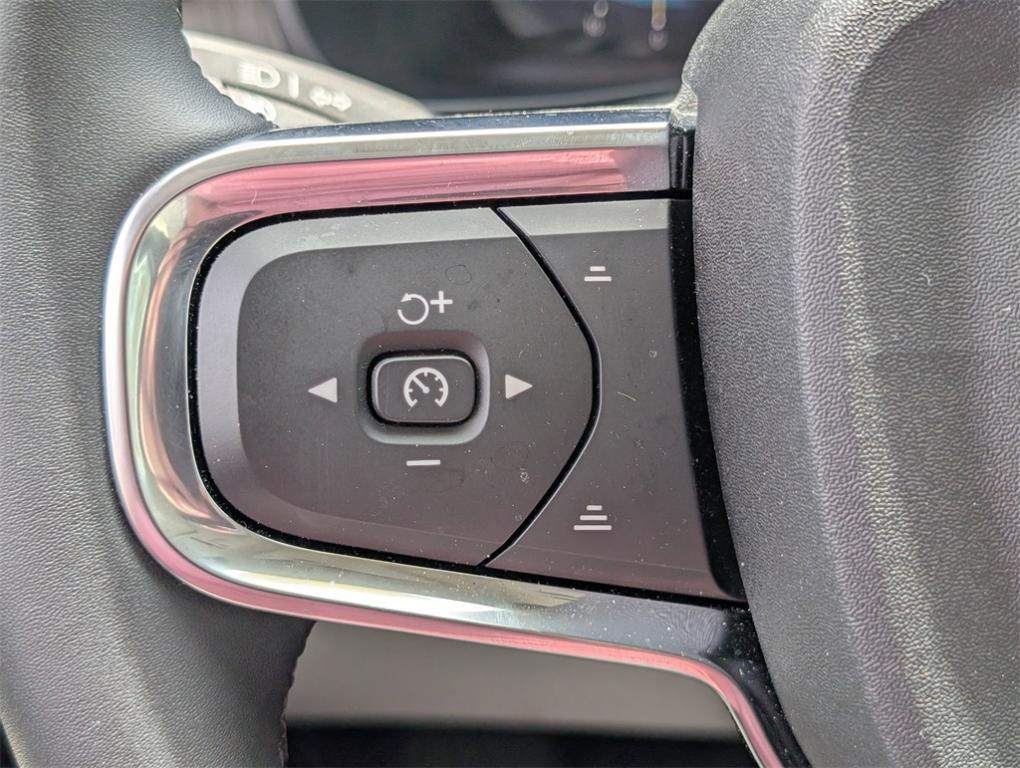 new 2025 Volvo XC40 car, priced at $49,115