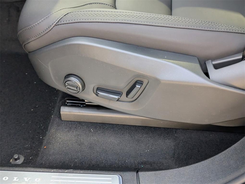 new 2025 Volvo XC90 Plug-In Hybrid car, priced at $76,805