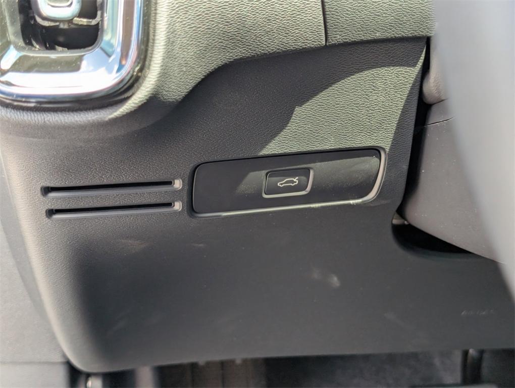 new 2026 Volvo XC40 car