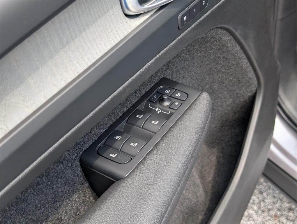 new 2026 Volvo XC40 car