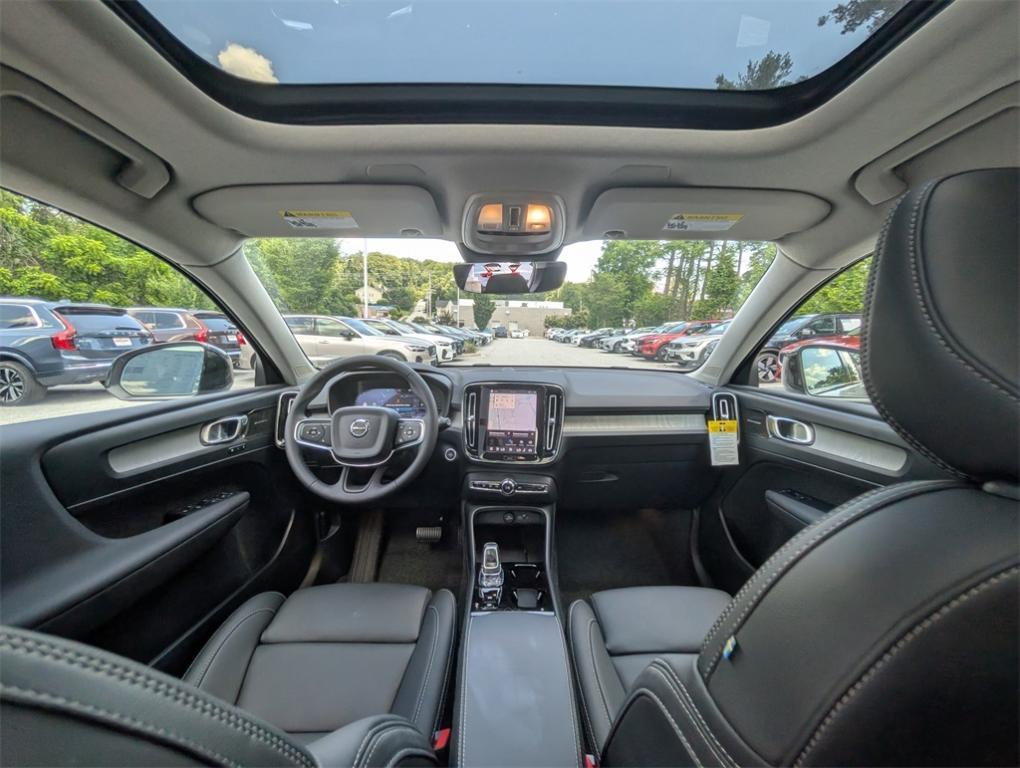 new 2026 Volvo XC40 car