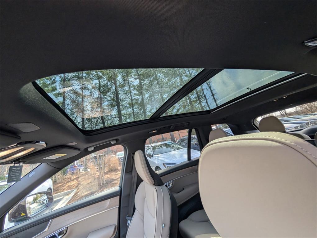 new 2025 Volvo XC90 car, priced at $58,995
