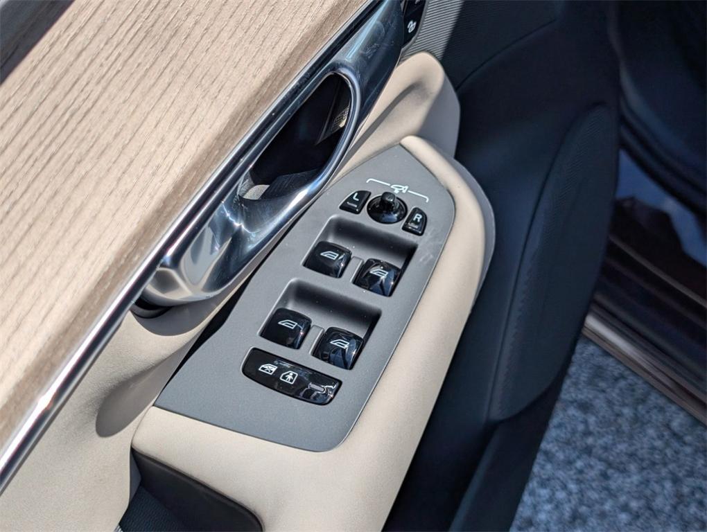 new 2025 Volvo XC90 car, priced at $58,995