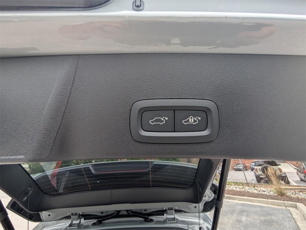 new 2025 Volvo XC40 car, priced at $35,035