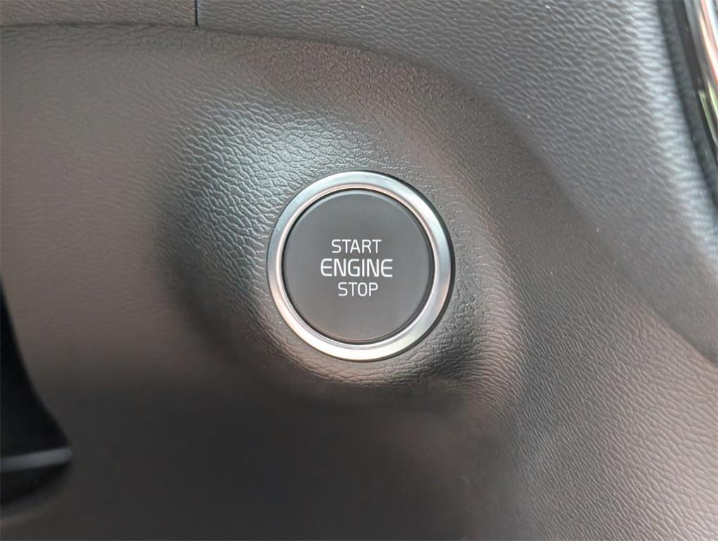 new 2025 Volvo XC40 car, priced at $35,035