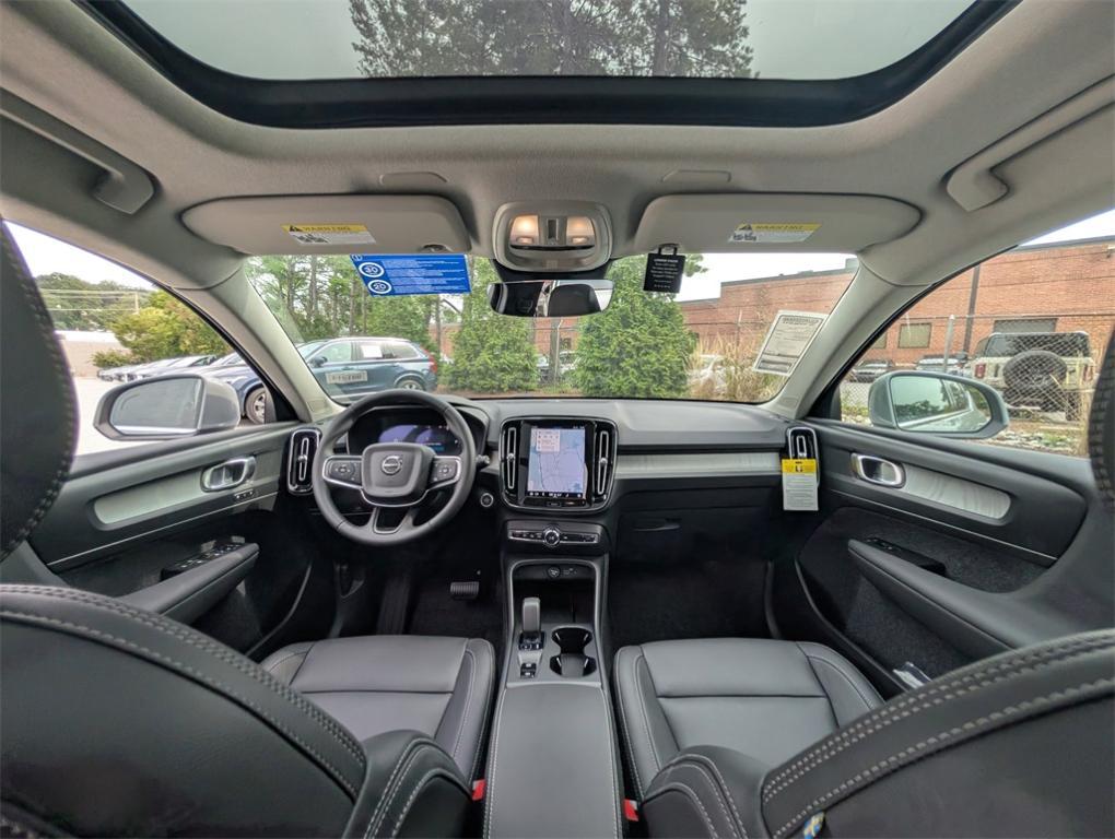 new 2025 Volvo XC40 car, priced at $35,035