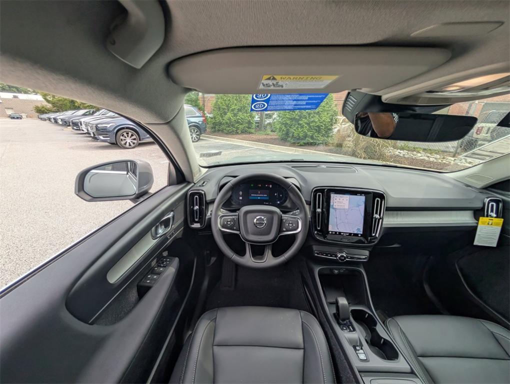 new 2025 Volvo XC40 car, priced at $35,035