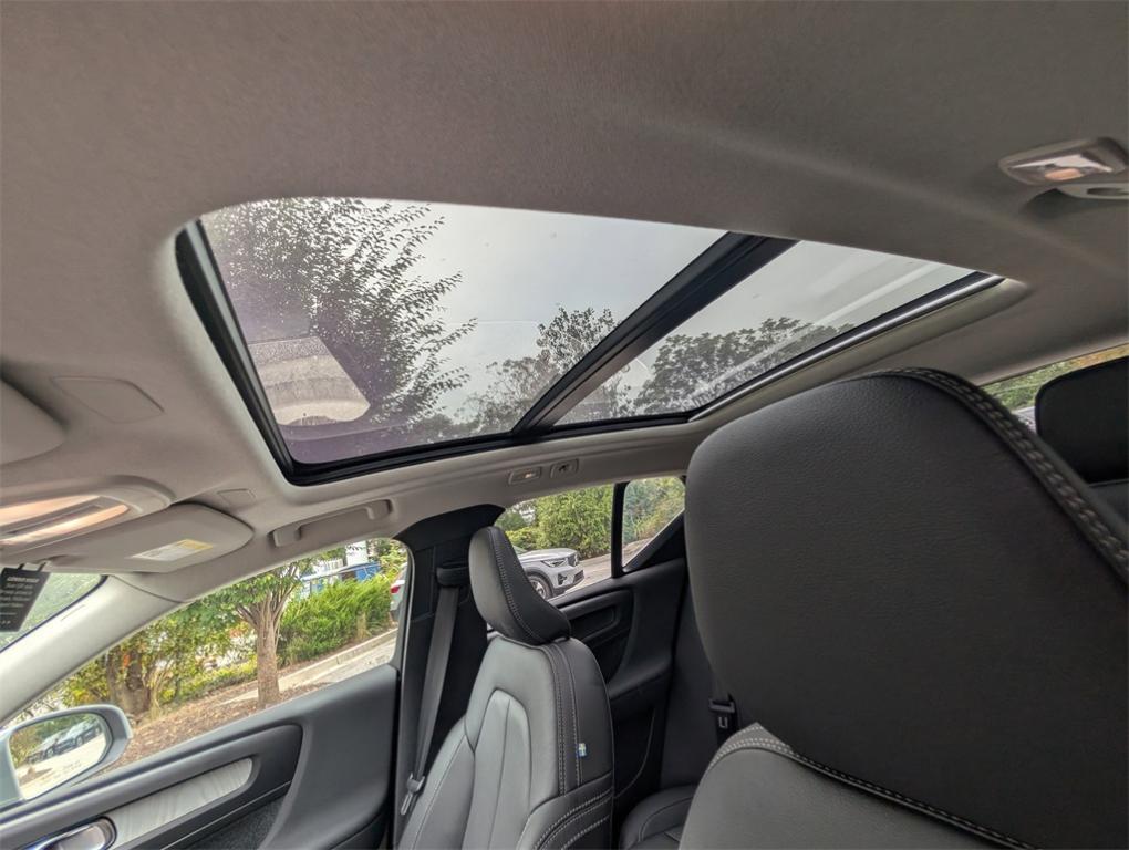 new 2025 Volvo XC40 car, priced at $35,035