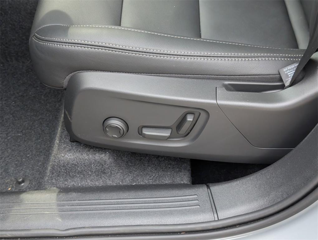 new 2025 Volvo XC40 car, priced at $35,035