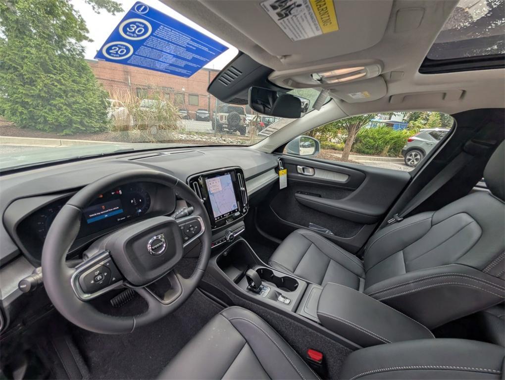 new 2025 Volvo XC40 car, priced at $35,035