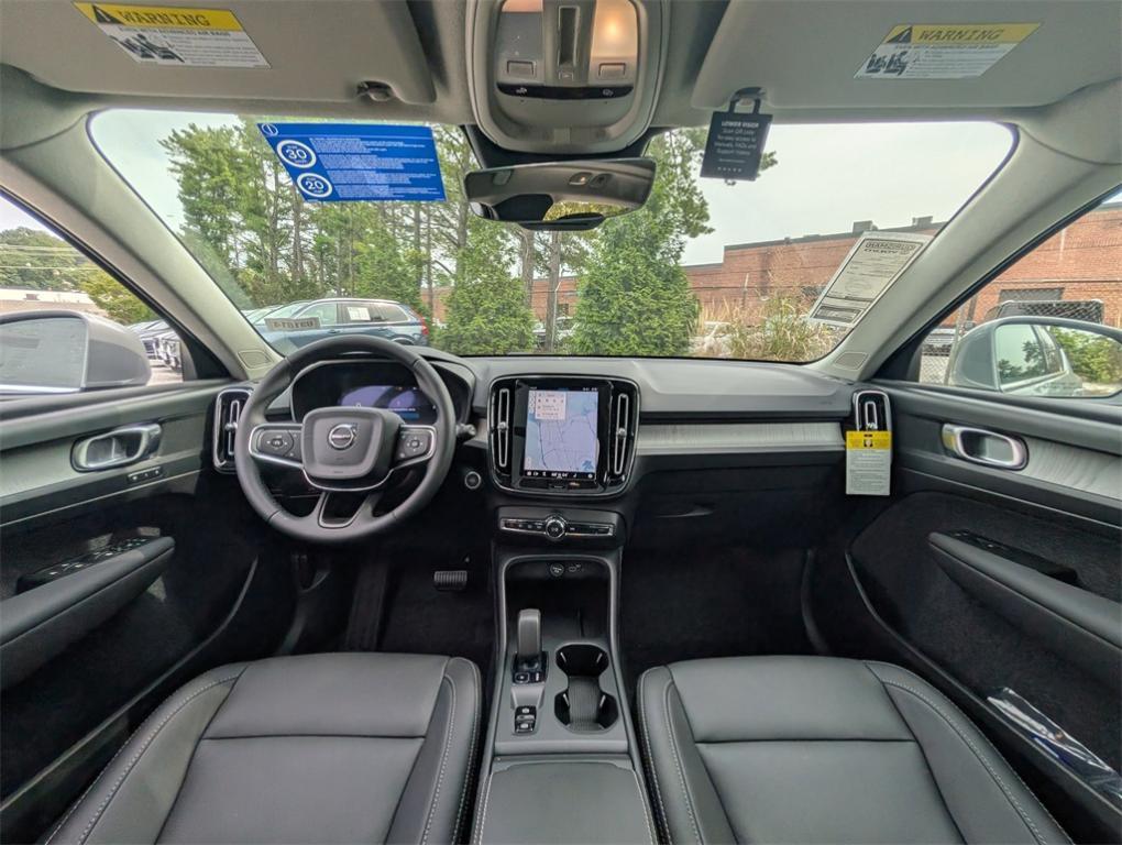 new 2025 Volvo XC40 car, priced at $35,035