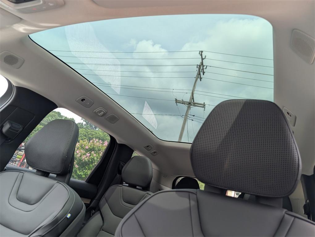 new 2025 Volvo EX90 car, priced at $81,640