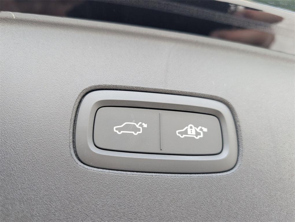 new 2025 Volvo EX90 car, priced at $81,640